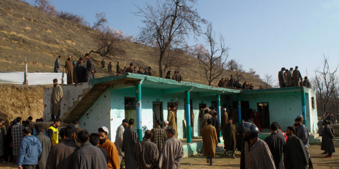 جنگجوؤں کی پناہ گاہوں کی ضبطی شروع