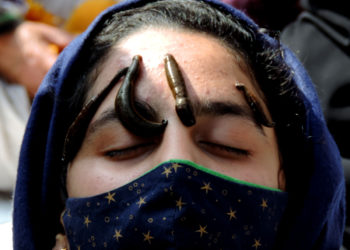 نو روز کے موقع پر لیچ تھراپی کیلئے لوگوں کی ایک بڑی تعداد اُمڈ پڑی