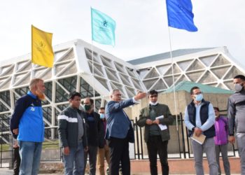 مشیر فاروق خان نے بخشی سٹیڈیم اور اِنڈور سٹیڈیم میں جاری تزئین و آرائش اور اَ پ گریڈیشن کے کاموں کا معائینہ کیا