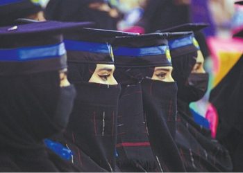 افغانستان: طالبان کا لڑکیوں کو ہائی اسکول جانے کی اجازت دینے کا اعلان