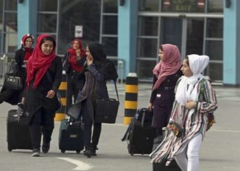 افغانستان:مرد سرپرستوں کے بغیر فضائی سفر کرنے والی خواتین پر پابندی