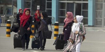 افغانستان:مرد سرپرستوں کے بغیر فضائی سفر کرنے والی خواتین پر پابندی
