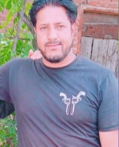 شوپیاں میں چھٹی پر آئے سی آر پی ایف اہلکار مشتبہ جنگجووں کے حملے میں ہلاک