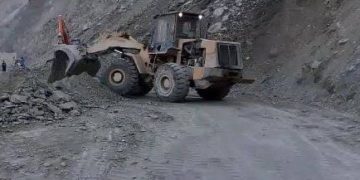 پسیاں گر آنے کے بعدسرینگر جموں شاہراہ بند