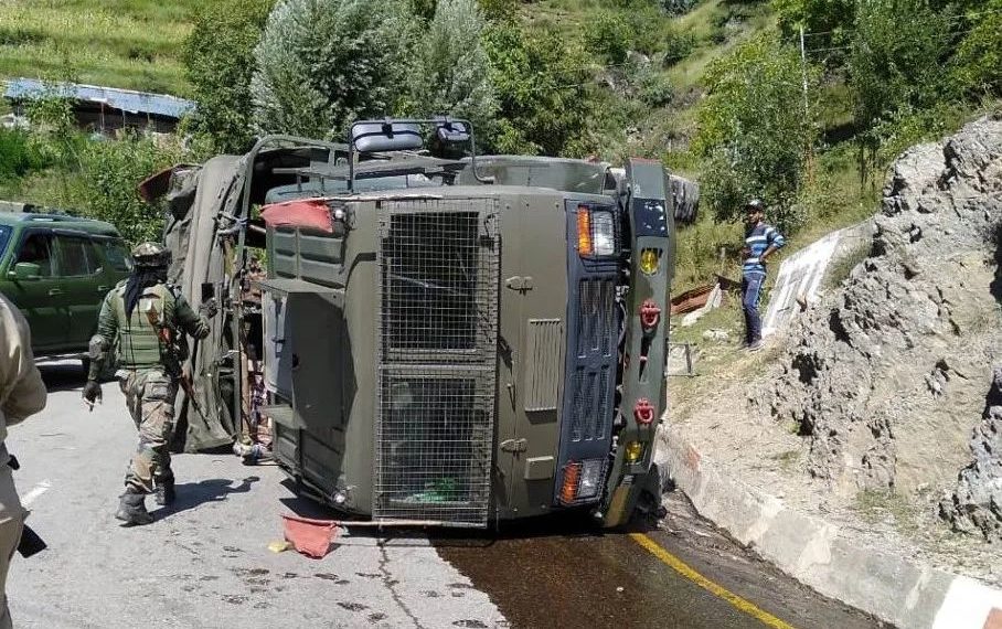 کپواڑہ میں فوجی گاڑی کو حادثہ ، ایک اہلکار ہلاک چار دیگر زخمی