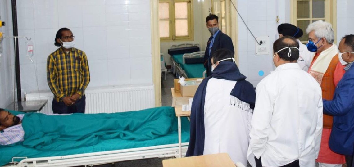 لیفٹیننٹ گورنر کا صدر ہسپتال کا دورہ ،دوغیر مقامی زخمی مزدوروں کی عیادت