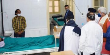 لیفٹیننٹ گورنر کا صدر ہسپتال کا دورہ ،دوغیر مقامی زخمی مزدوروں کی عیادت
