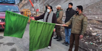 تین ماہ تک بند رہنے کے بعد سرینگر لہیہ شاہراہ ٹریفک کیلئے کھول دی گئی