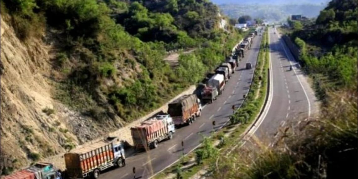 سرینگر‘جموںشاہراہ پرٹریفک کی نقل وحمل بحال