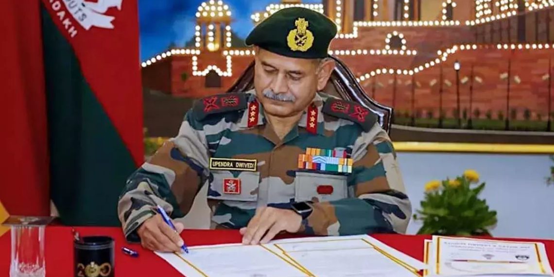 فوج کی شمالی کمان کے کمانڈرکا سر ینگر میں سیکورٹی صورتحال کا جائزہ