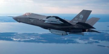 چین ایشیا میں امریکہ کے F-35 طیاروں کے مقابلے پر اپنے J-20 لڑاکا طیارے تعینات کر رہا ہے