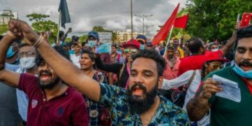 سری لنکا میں مظاہرین پرپولیس کی فائرنگ، ایک شخص ہلاک