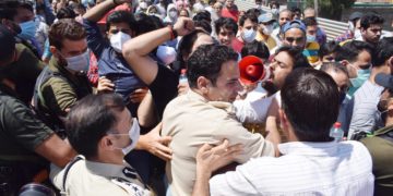 کشمیری پنڈتوں کا راہل بٹ کی ہلاکت کے خلاف مختلف اضلاع میں دوسرے دن میں احتجاج