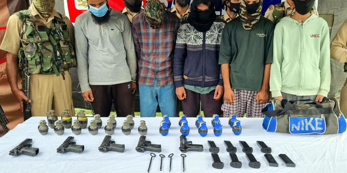 بارہ مولہ شراب دکان پر گرینیڈ حملے میں ملوث چار جنگجو اور ایک اعانت کار گرفتار:آئی جی کشمیر