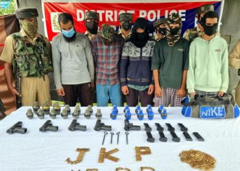 بارہ مولہ شراب دکان پر گرینیڈ حملے میں ملوث چار جنگجو اور ایک اعانت کار گرفتار:آئی جی کشمیر