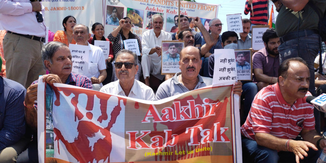 ’ پی ایم پیکیج کے تحت تعینات پنڈتوں کو وادی سے منتقل کیا جائے‘