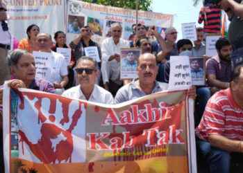 ’ پی ایم پیکیج کے تحت تعینات پنڈتوں کو وادی سے منتقل کیا جائے‘