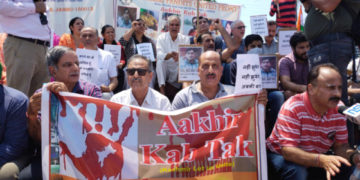 ’ پی ایم پیکیج کے تحت تعینات پنڈتوں کو وادی سے منتقل کیا جائے‘