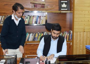 اکشے لابرو نے ڈائریکٹر انفارمیشن کا چارج سنبھالا‘عملے سے تبادلہ خیال