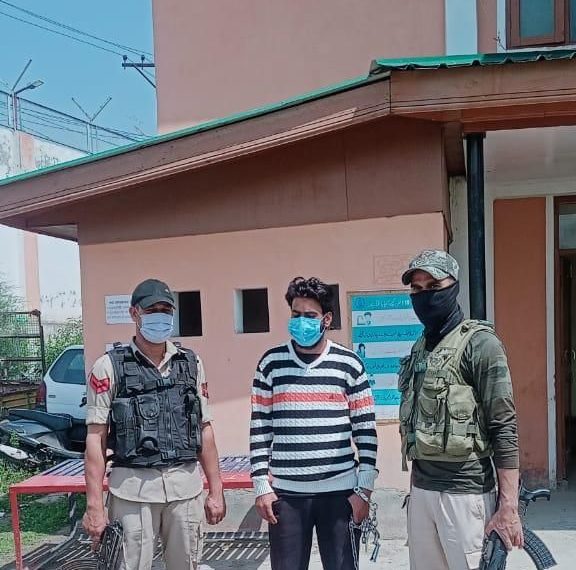 سرینگر کے بمنہ علاقے میں لشکر کا ہائی برڈ جنگجو گرفتار:پولیس