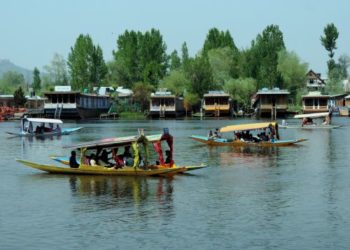 کشمیر کے خوبصورت مناظر اپنی جگہ‘ سیاحوں کو بلاخلل انٹرنیٹ خدمات بھی چاہئیں