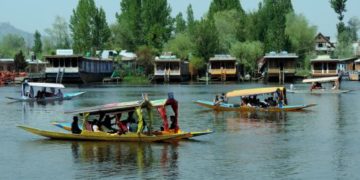 کشمیر کے خوبصورت مناظر اپنی جگہ‘ سیاحوں کو بلاخلل انٹرنیٹ خدمات بھی چاہئیں