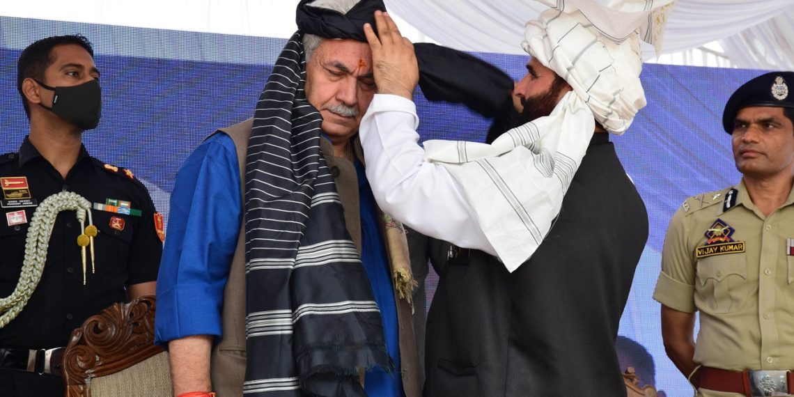 لیفٹیننٹ گورنر کا پلوامہ ضلع میں قبائلی برداری کی فلاح و بہبود کیلئے ۱۸پروجیکٹوں کا سنگ بنیاد