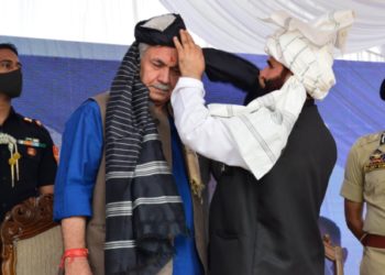 لیفٹیننٹ گورنر کا پلوامہ ضلع میں قبائلی برداری کی فلاح و بہبود کیلئے ۱۸پروجیکٹوں کا سنگ بنیاد