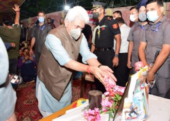کشمیری پنڈتوں کے جائز مسائل کو ترجیحی بنیادوں پر حل کیا جائیگا :ایل جی