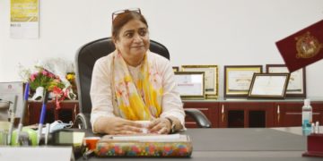 پروفیسر نیلوفر نے کشمیر یونیورسٹی کی پہلی خاتون وائس چانسلر کا عہدہ سنبھالا