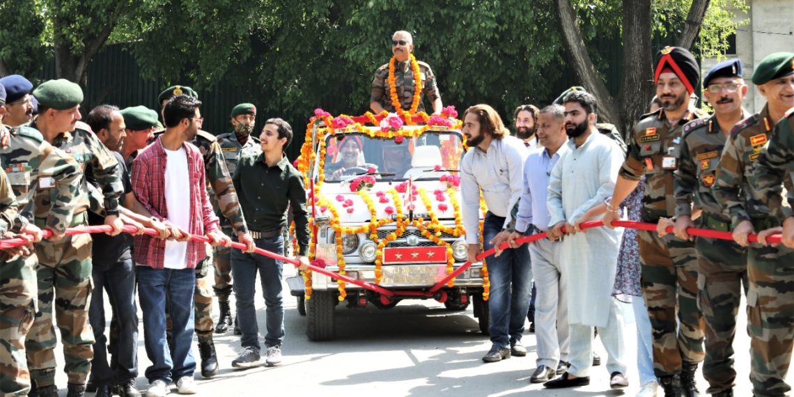 کشمیر:لیفٹیننٹ جنرل ڈی پی پانڈے نے چنار کور کی کمان لیفٹیننٹ جنرل اے ایس اوجلا کو سونپی