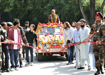 کشمیر:لیفٹیننٹ جنرل ڈی پی پانڈے نے چنار کور کی کمان لیفٹیننٹ جنرل اے ایس اوجلا کو سونپی
