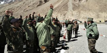 فوجی سربراہ‘ جنرل پانڈے کا مشرقی لداخ میں اگلے مورچوں کا دورہ