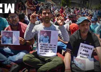 بارہمولہ اور گاندربل میں کشمیری پنڈت ملازمین کا احتجاج جاری