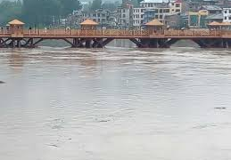 جنوبی کشمیر کے سنگم میں دریائے جہلم میں پانی کی سطح خطرے کے نشان تک پہنچ گئی