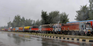 سرینگر،جموں شاہراہ کی فوری بحالی کیلئے فوج کی خدمات حاصل