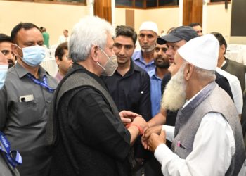 لیفٹیننٹ گورنر کی جموں کشمیر کے صنعت کاروں اور کارو باریوں سے ملاقات