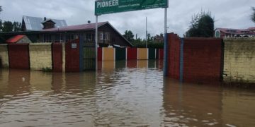 کشمیر میں موسلا دھار بارشوں سے سیلابی صورتحال پیدا