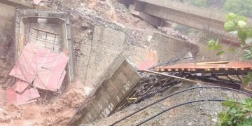تارسر جھیل اور سم تھن ٹاپ میں پھنسے ہوئے ۳۹سیاحوں کوبچایا گیا‘ گائیڈ اور سیاح کی موت