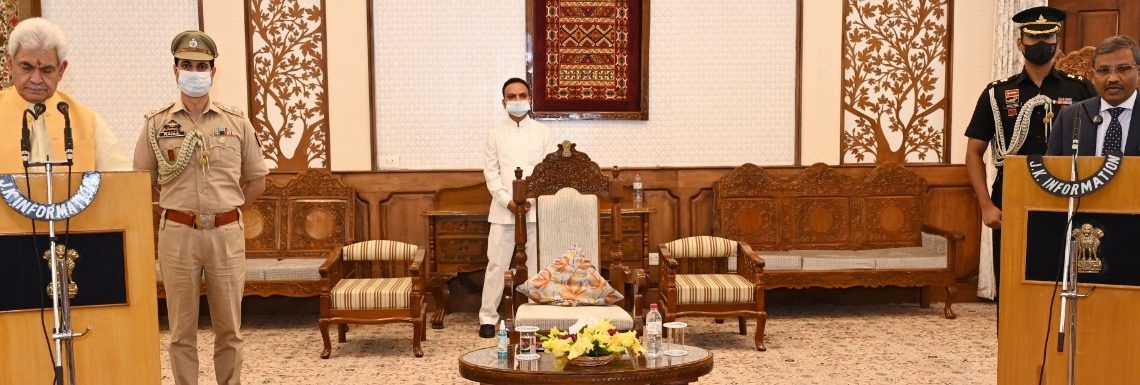ستیش چندرنے جموںوکشمیر پبلک سروس کمیشن کے چیئرمین کے طو رپر حلف لیا