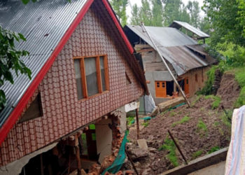 بڈگام :راوتھ پورہ کھاگ میں بادل پھٹنے کے نتیجے میں تین رہائشی مکان تباہ