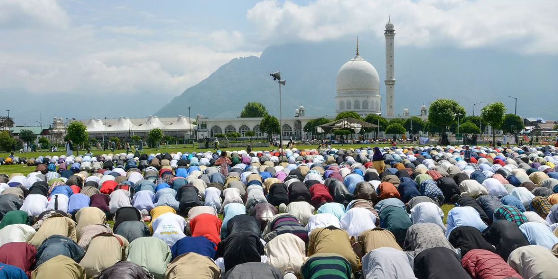 عید الاضحی کی تقریب سعید آ ج منائی جا رہی ہے