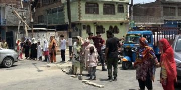 پانی کی عدم دستیابی کے خلاف گندر پورہ صفا کدل میں احتجاجی مظاہرئے
