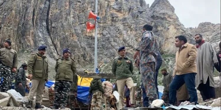 پولے اورکماربچاؤ کارروائیوں کا جائزہ لینے کیلئے امرناتھ گھپا پہنچیں