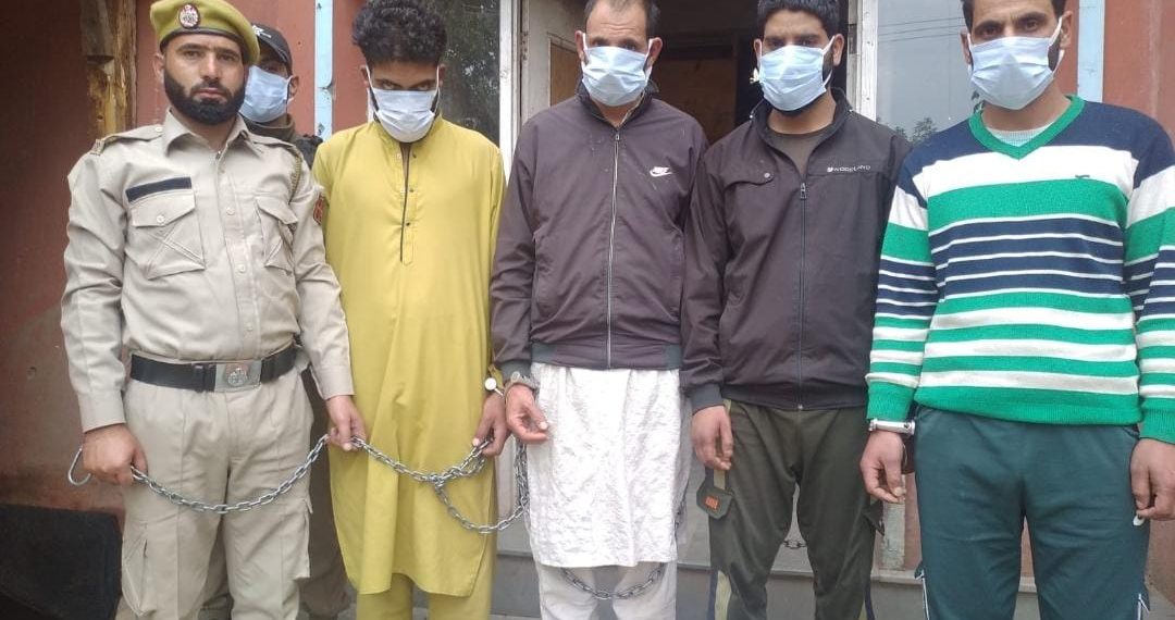 بڈگام میں لوگوں کو لوٹنے والی گینگ کا پردہ فاش‘خاتون سمیت پانچ گرفتار:پولیس