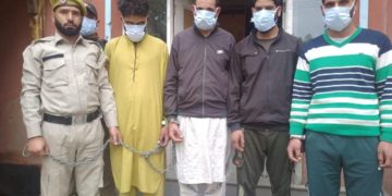 بڈگام میں لوگوں کو لوٹنے والی گینگ کا پردہ فاش‘خاتون سمیت پانچ گرفتار:پولیس