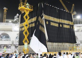 مسجد الحرام میں خانہ کعبہ کا غلاف آئندہ ہفتے کو تبدیل کیا جائے گا‘۱۶۶ ماہرین حصہ لیں گے