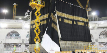 مسجد الحرام میں خانہ کعبہ کا غلاف آئندہ ہفتے کو تبدیل کیا جائے گا‘۱۶۶ ماہرین حصہ لیں گے