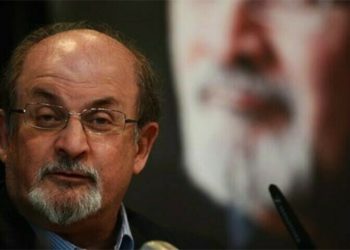 سلمان رشدی کو چاقو گھونپنے والے ملزم ہادی مطر کا اعترافِ جرم سے انکار
