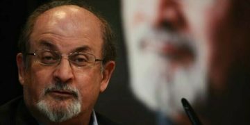 سلمان رشدی کو چاقو گھونپنے والے ملزم ہادی مطر کا اعترافِ جرم سے انکار